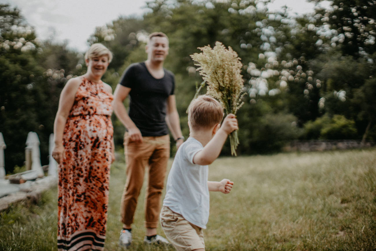 Familienspaziergang mit Hochzeitsfotograf Dresden